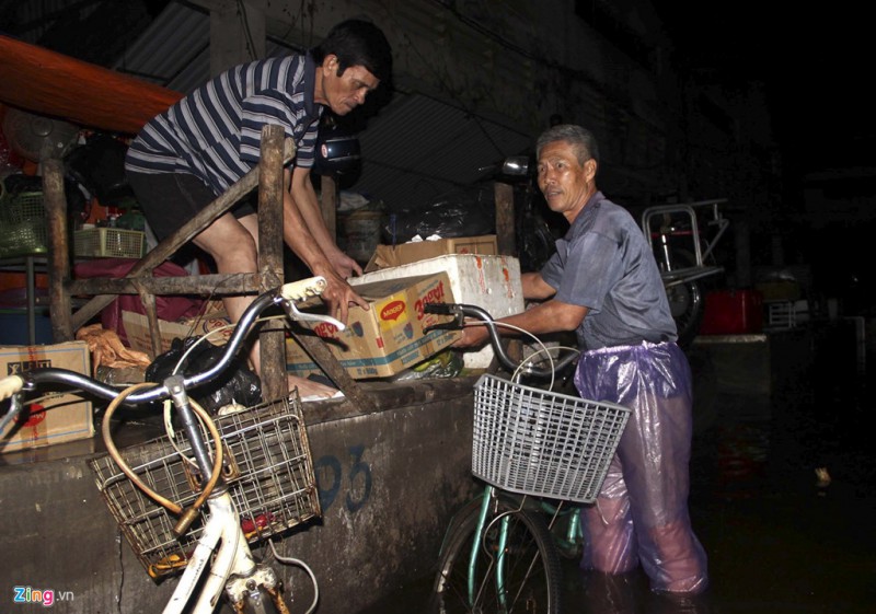 Tieu thuong meu mao vi hang hoa hu hong sau dot mua ngap toi noc hinh anh 10 