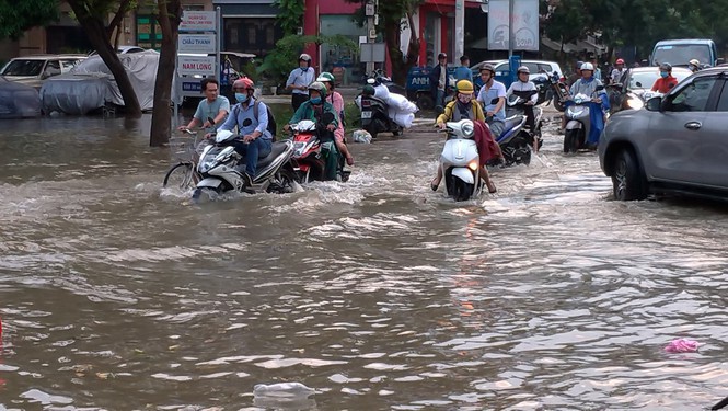 triều cường kỷ lục cuối tháng 9 gây ngập úng nghiêm trọng tại TP.HCM và Cần Thơ