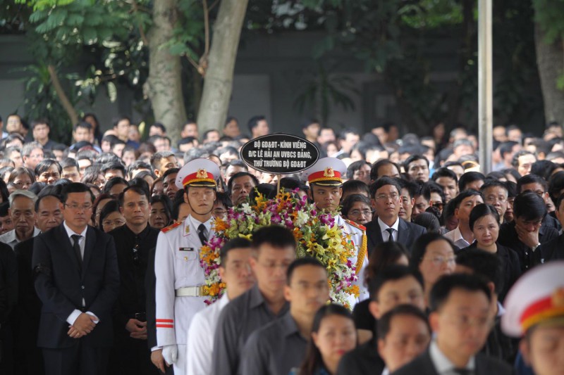 Dòng người thương tiếc đưa tiễn Thứ trưởng Lê Hải An về nơi an nghỉ cuối cùng - 3