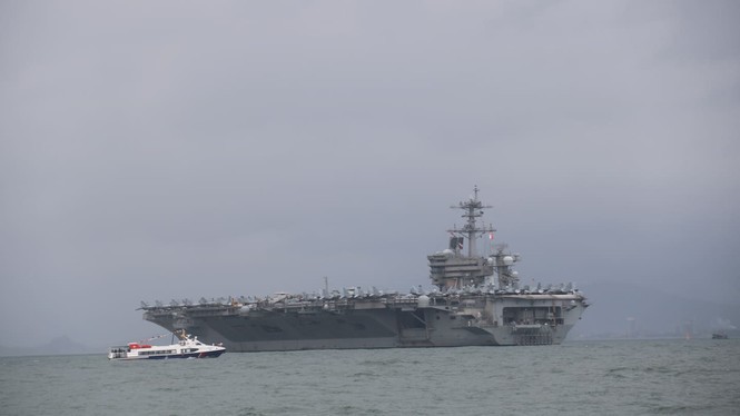 tàu sân bay Mỹ USS Theodore Roosevelt thăm Việt Nam cảng Tiên Sa Đà Nẵng - ảnh 1