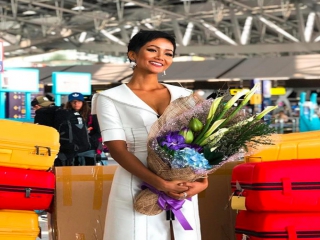 Gia đình và fan đón H'Hen Niê trở về sau thành tích lịch sử Top 5 Miss Universe 2018