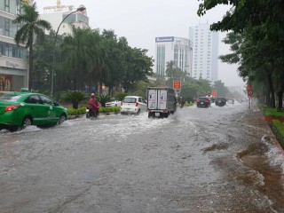 Nghệ An mưa lớn, hàng loạt trường thông báo cho học sinh nghỉ học