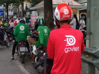 Grab, Go-jek đang “đốt tiền” cứu tài xế