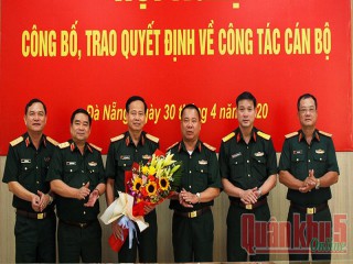 Công bố quyết định của Chủ tịch nước, Thủ tướng Chính phủ về công tác cán bộ