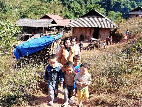 Gây quỹ từ thiện Tây Bắc ủng hộ đồng bào ở xã đặc biệt khó khăn