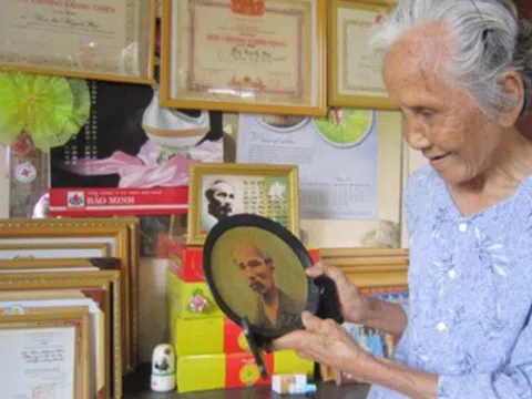 Hình ảnh vị lãnh tụ dân tộc luôn hiện diện trong trái tim người dân Việt