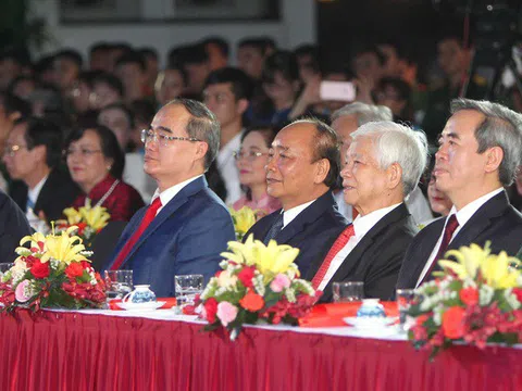 “Hồ Chí Minh - Sáng ngời ý chí Việt Nam”: Những câu chuyện xúc động