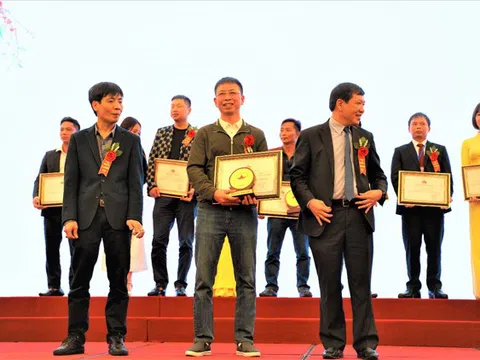 Nguyễn Phương Hồng, người nghệ nhân trăn trở với nghề, đam mê thiện nguyện